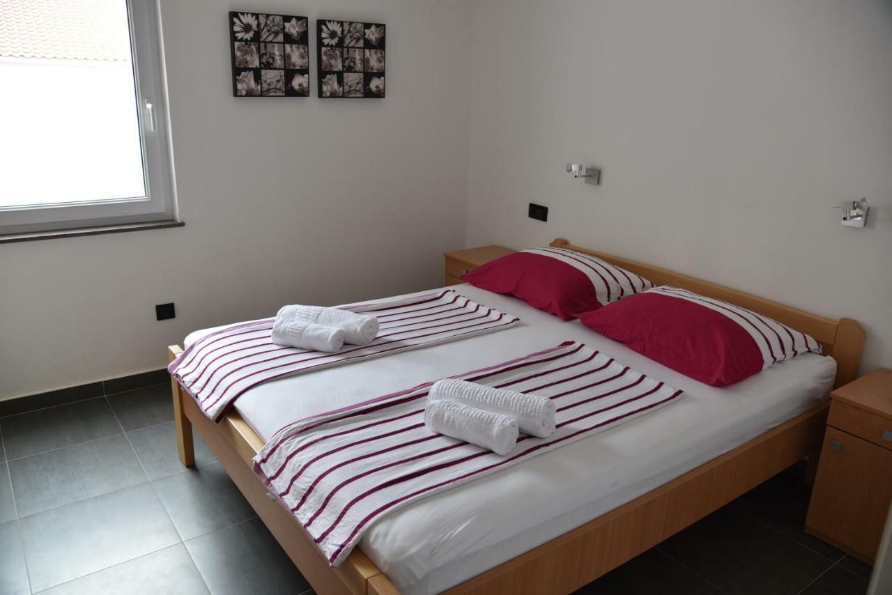 Villa Pina Appartment Chantos Tisno Buitenkant foto