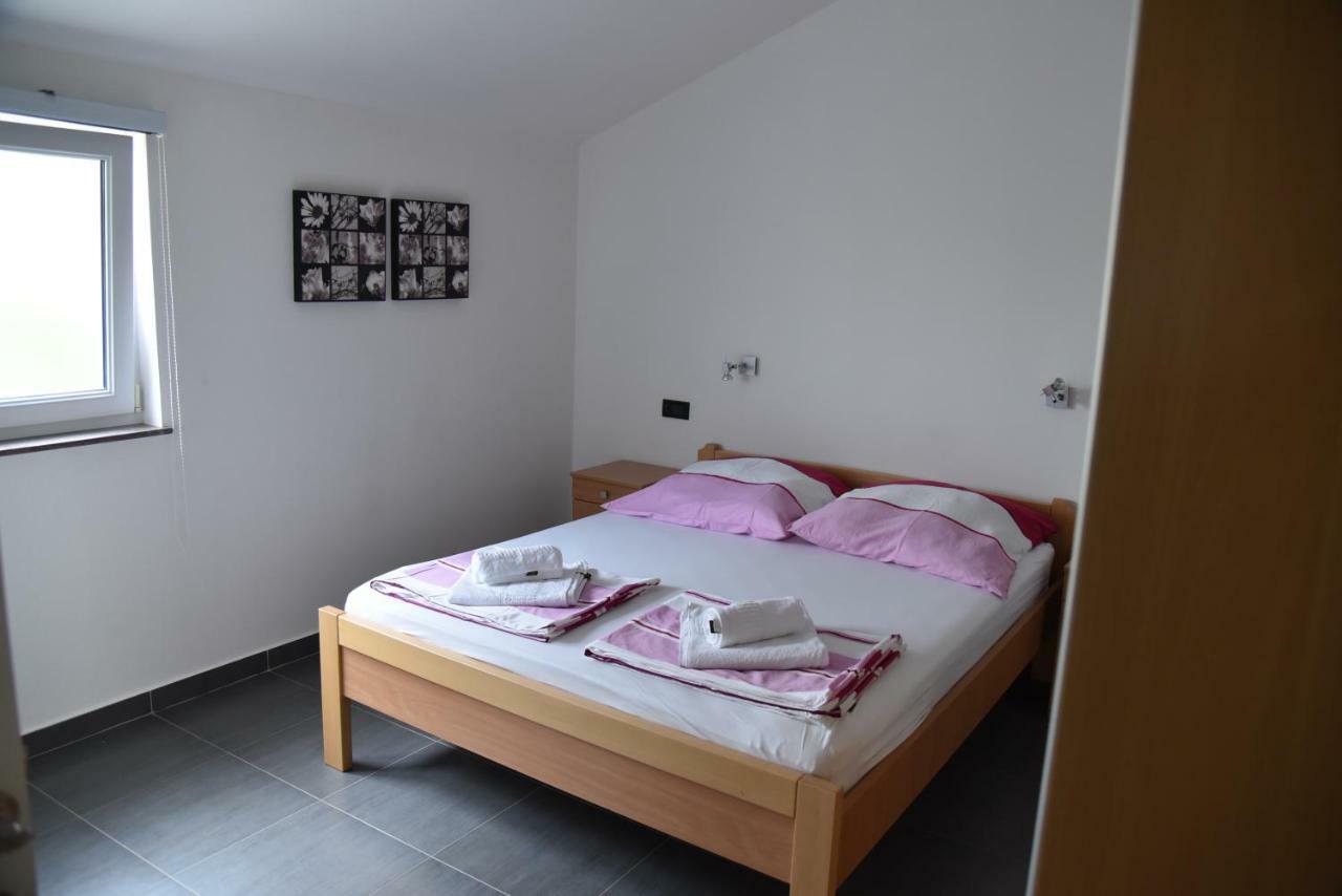 Villa Pina Appartment Chantos Tisno Buitenkant foto