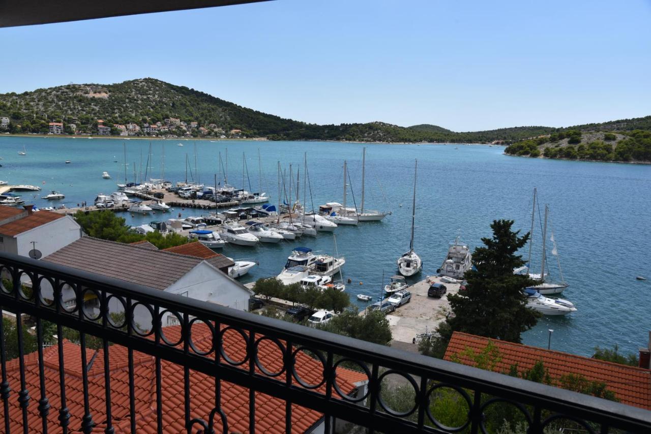Villa Pina Appartment Chantos Tisno Buitenkant foto
